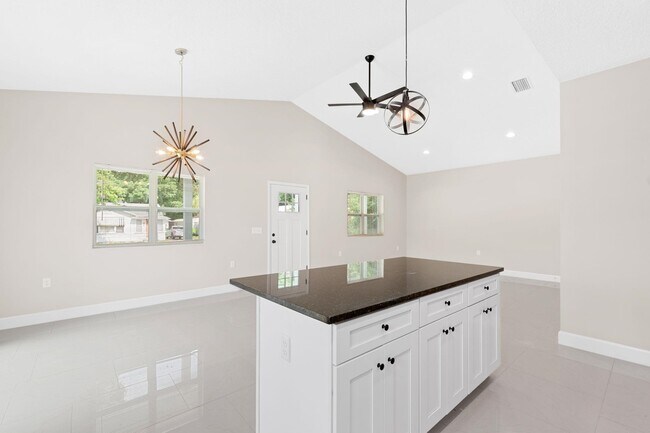 Building Photo - 2770 Schaller Rd