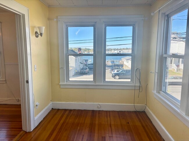 Building Photo - 39 Cove Ave