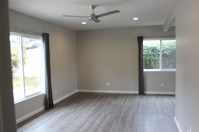 Building Photo - 7043 Saranac St