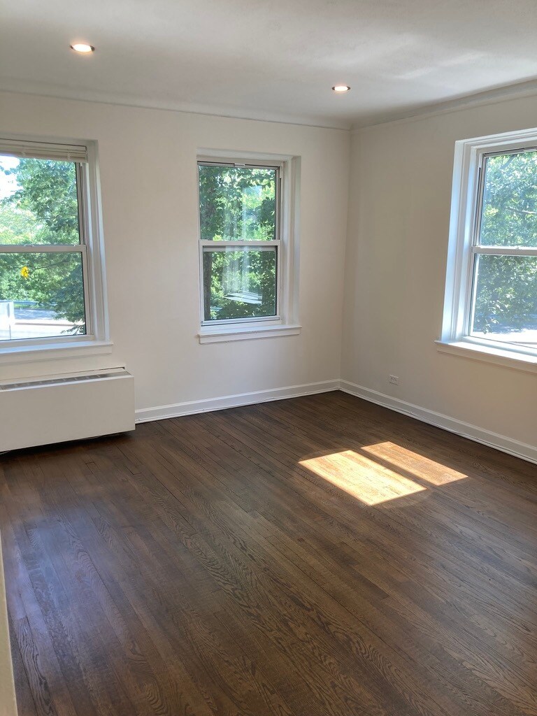 Building Photo - 100 Woodside Grn