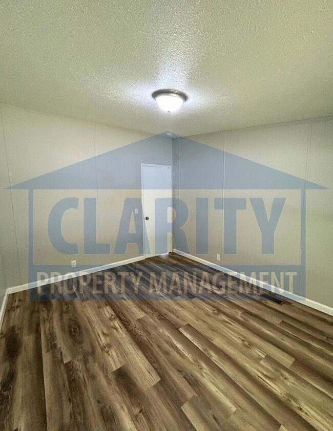 Building Photo - 3 Bed, 2 Bath Home in Peaceful Setting