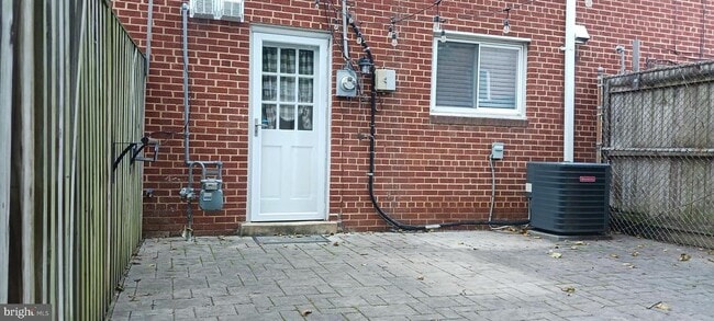Building Photo - 1626 Kenwood Ave