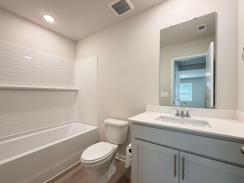 Building Photo - 645 Red River Dr