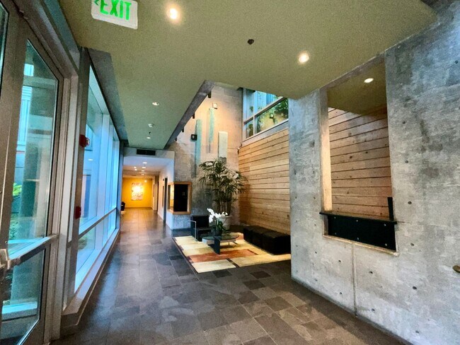 Building Photo - Move-In Special! Urban 1-Bedroom Apartment...