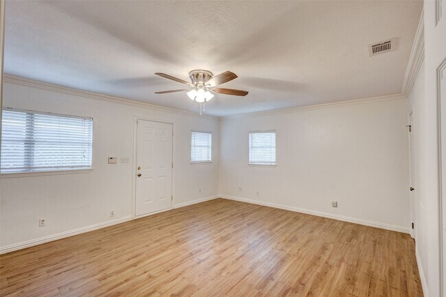 Building Photo - 3263 Bilglade Rd