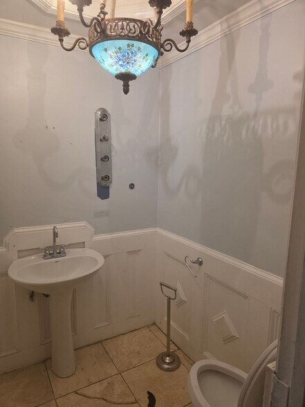 Building Photo - 965 Fair St SW