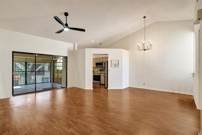 Building Photo - 3407 Emerald Oaks Dr