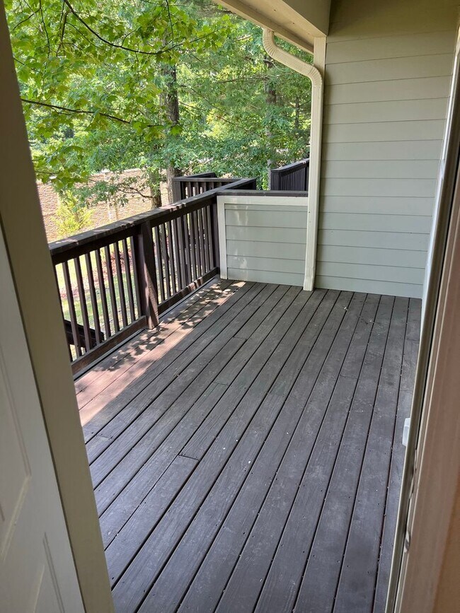 Building Photo - Arden Townhome: Commuter's Wishlist