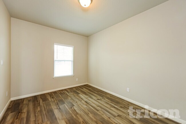 Building Photo - 13690 Paxton Blvd