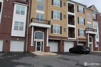 Building Photo - 613 Doral Ct