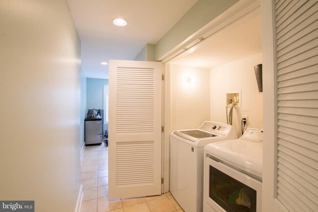 Building Photo - 2520 Kimball St