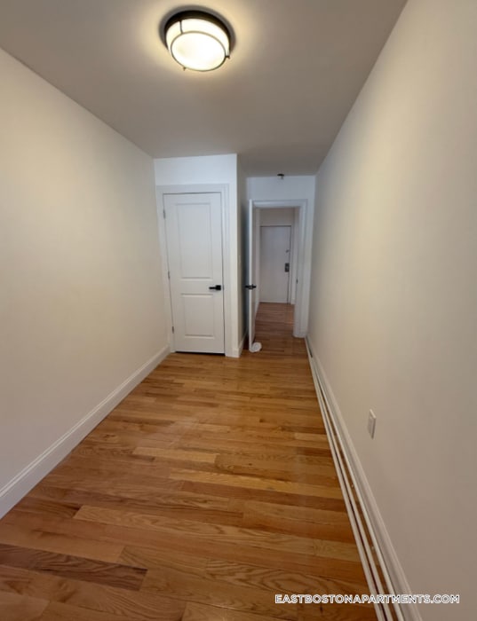 Building Photo - 20 Chelsea St