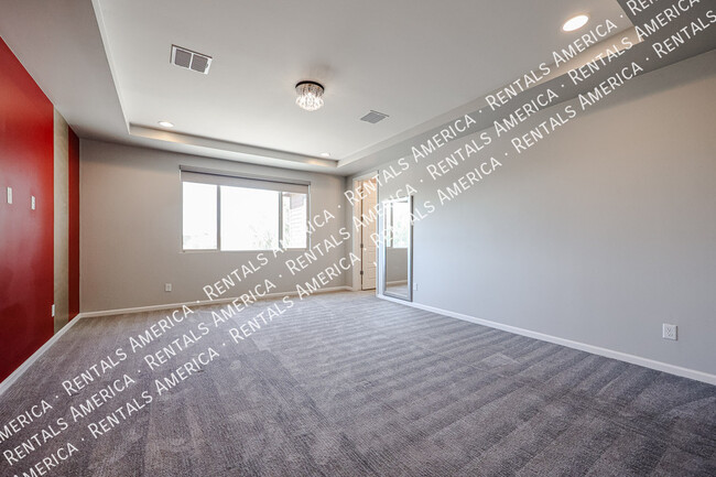 Building Photo - 3090 S Jasmine Dr