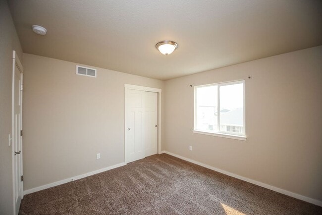 Building Photo - 4 Bedroom Home in Wellington