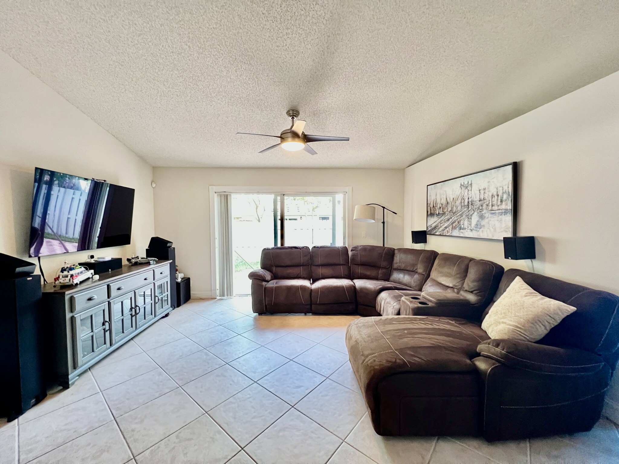 Building Photo - 6053 NW 45th Ave