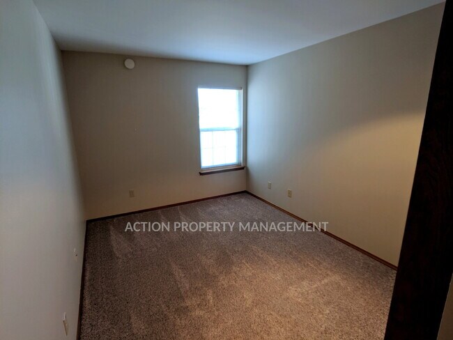 Building Photo - 3 bed 2 bath in Sherwood Village