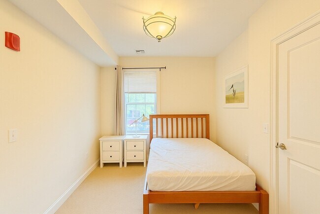 Building Photo - 463 Rutherford Ave