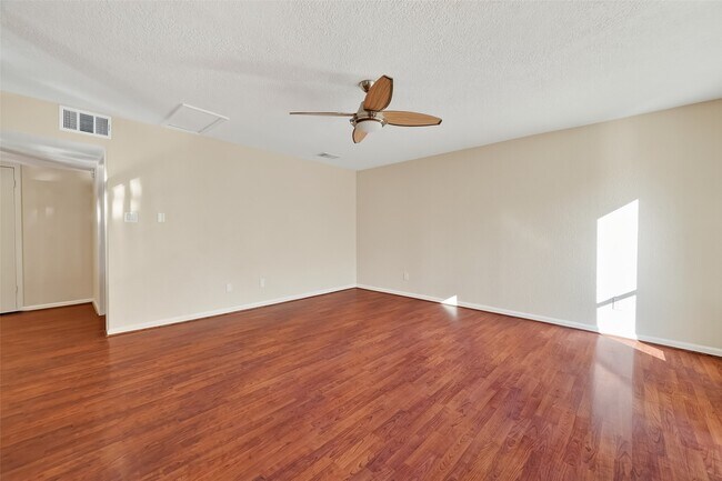 Building Photo - 1698 Creekside Dr