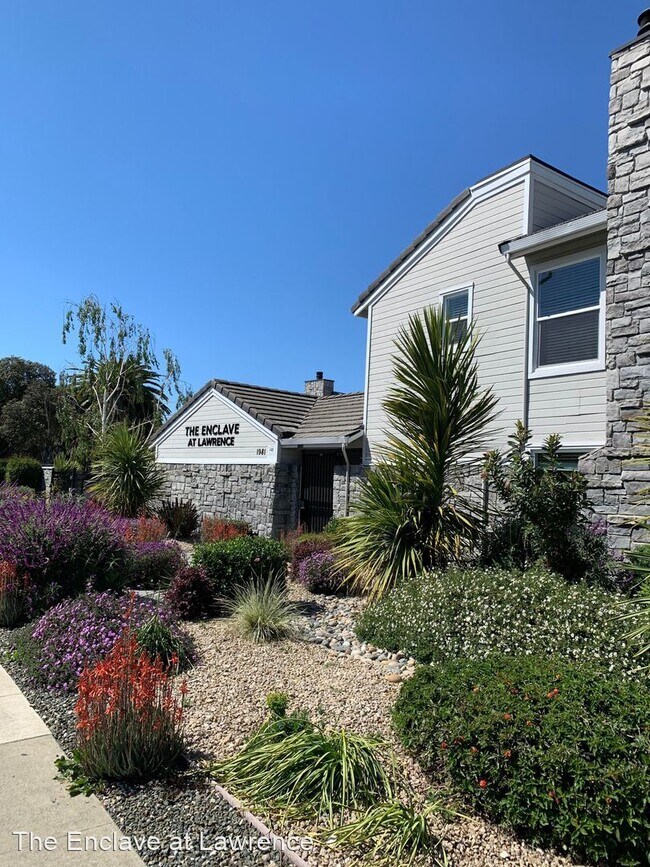 Building Photo - 1981 St Lawrence Dr