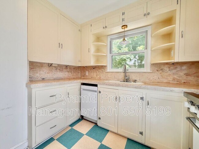 Building Photo - 262 Browning Ave