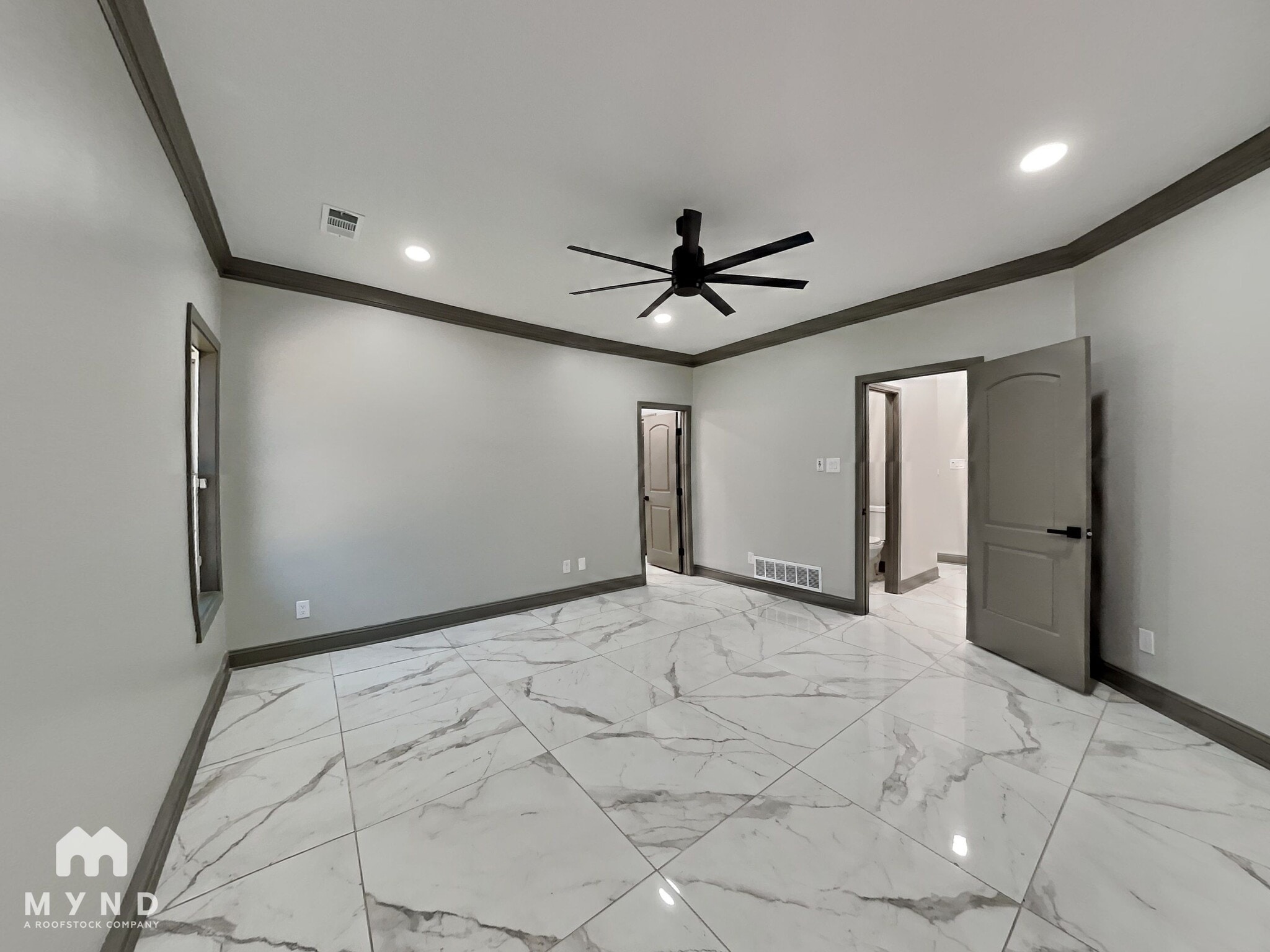Building Photo - 5373 Solitaire Way