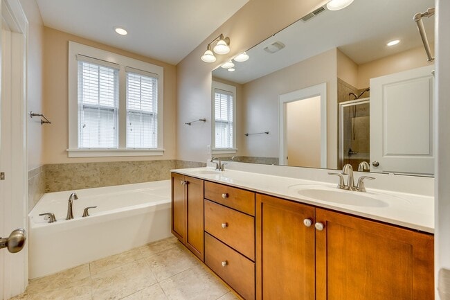 Building Photo - Gorgeous 4 bedroom 3.5 bath home in Riverwalk of Rock Hill!