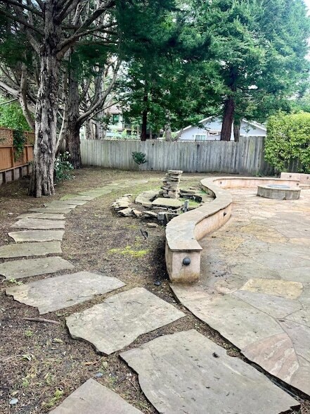 Building Photo - 445 Purisima Way