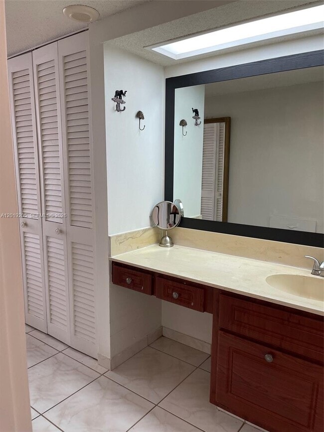 Building Photo - 5701 Collins Ave