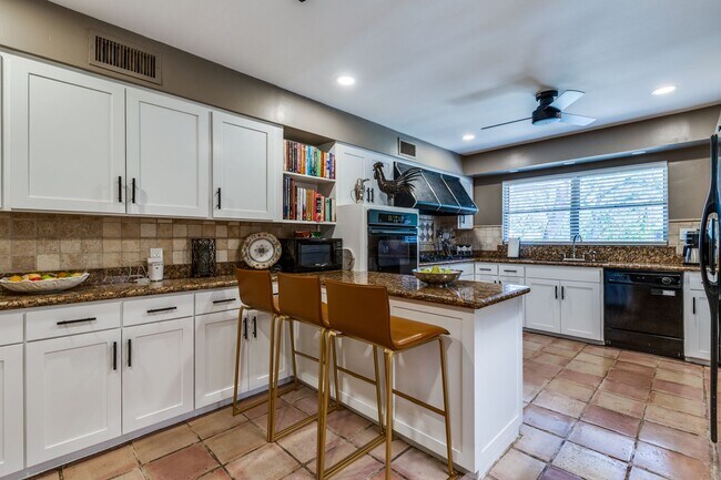 Building Photo - GORGEOUS RANCH-STYLE HOME ON WOODED 1.2 AC...