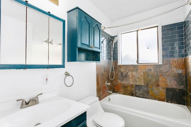 Building Photo - Spacious Tacoma Home for Rent – Available Now!