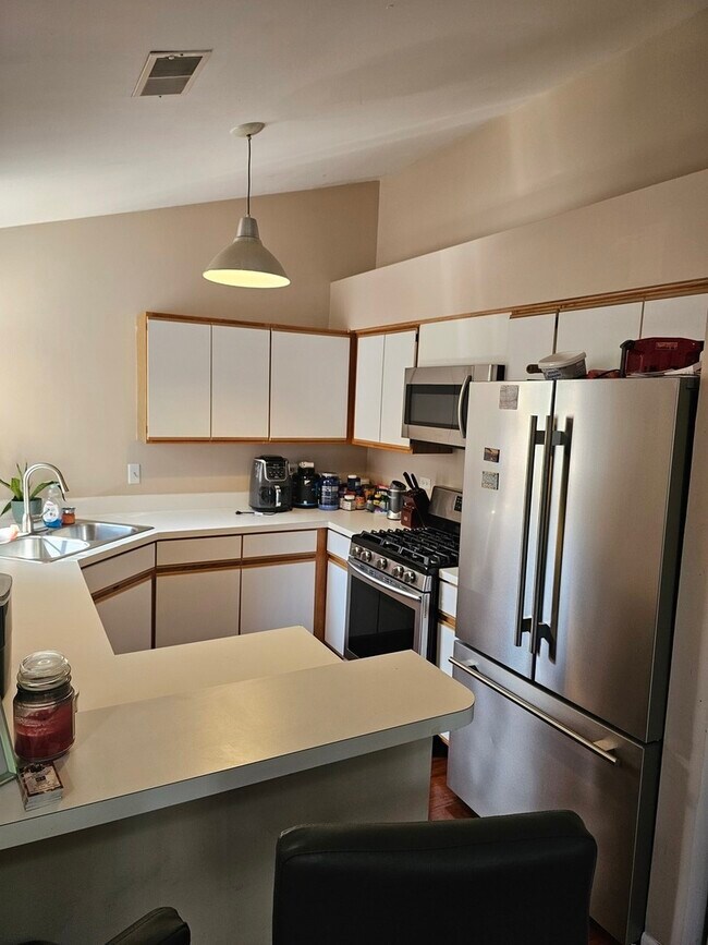 Building Photo - 1053 Rockport Dr