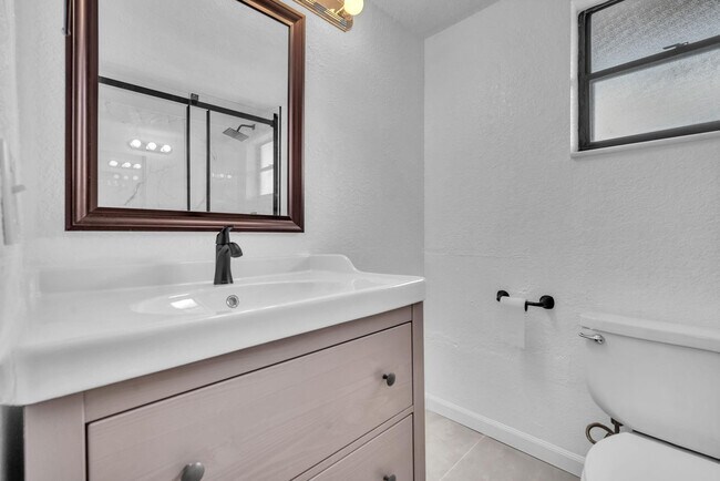 Building Photo - 3100 N Pine Island Rd