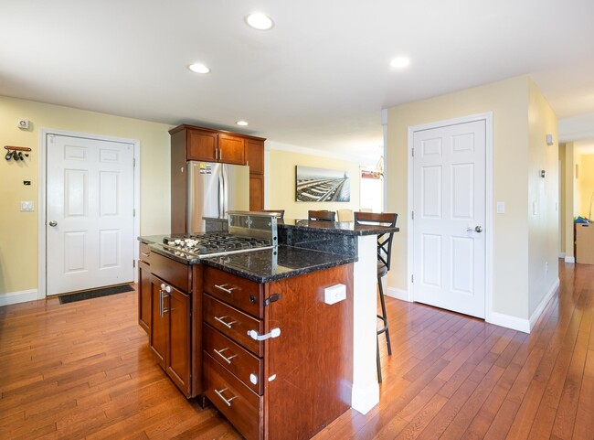 Building Photo - 4 Lowther Pl