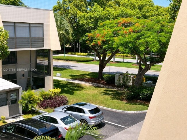 Building Photo - 20200 W Country Club Dr