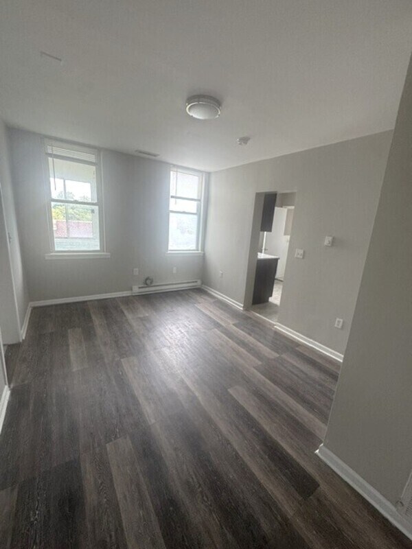 Building Photo - 2917 Poplar Terrace
