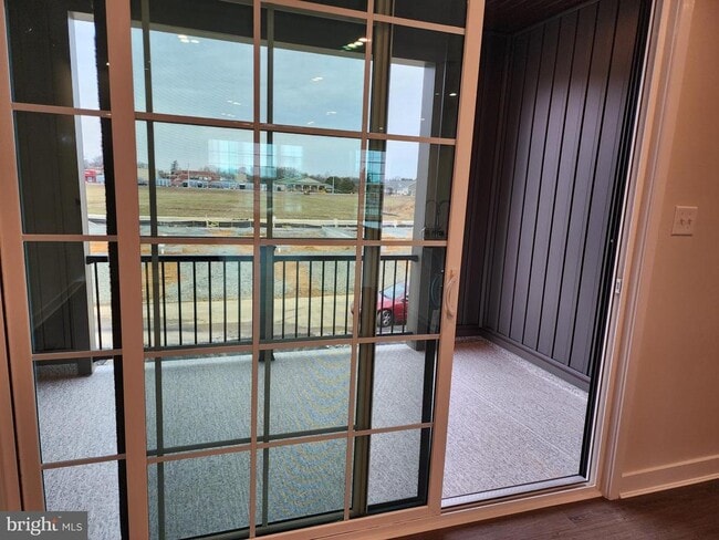 Building Photo - 321 E Cochran St