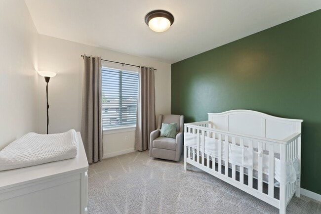 Building Photo - Pahlisch Townhome