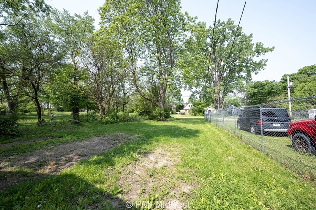 Building Photo - "Charming 3-Bed, 2-Bath Home in Indianapol...