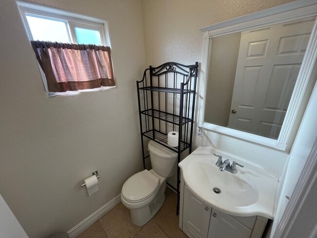 Building Photo - 1632 McClelland St