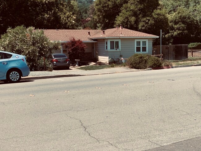 Building Photo - 3627 Happy Valley Rd