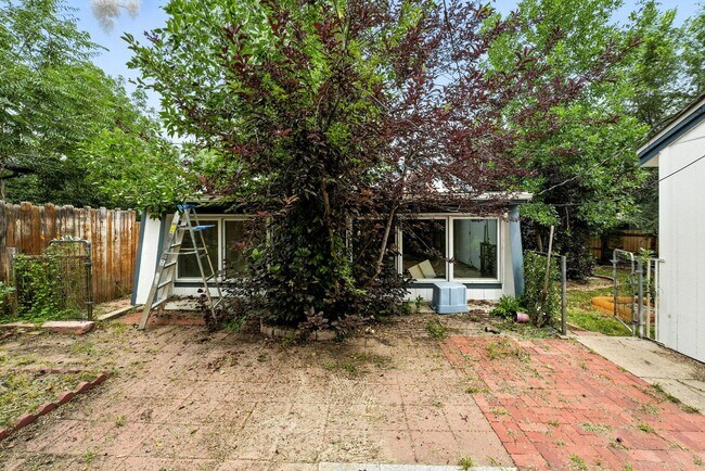 Building Photo - Old Town Lafayette Location! 4 bedrooms! Huge garage!