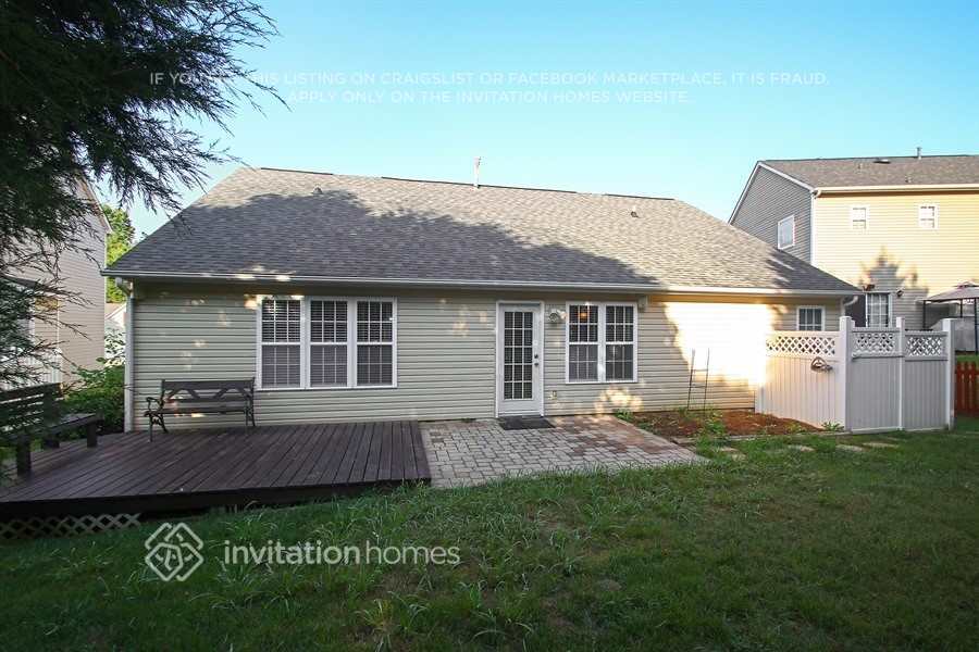 Building Photo - 17225 Commons Crossing Dr