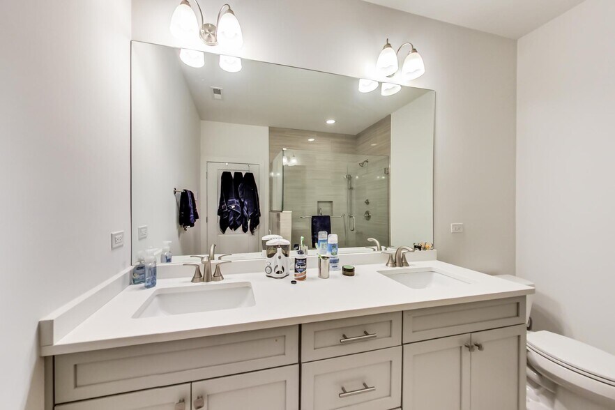 Building Photo - 2618 N Halsted St