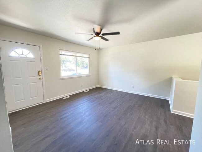 Building Photo - 4419 Dewey Dr