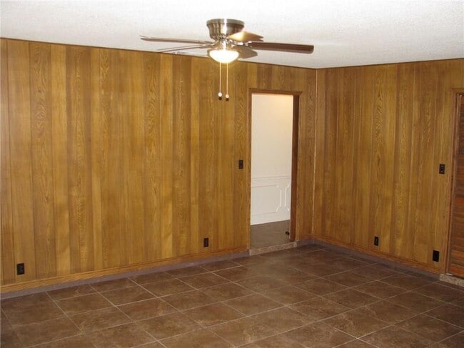 Building Photo - 6509 Skycrest Dr