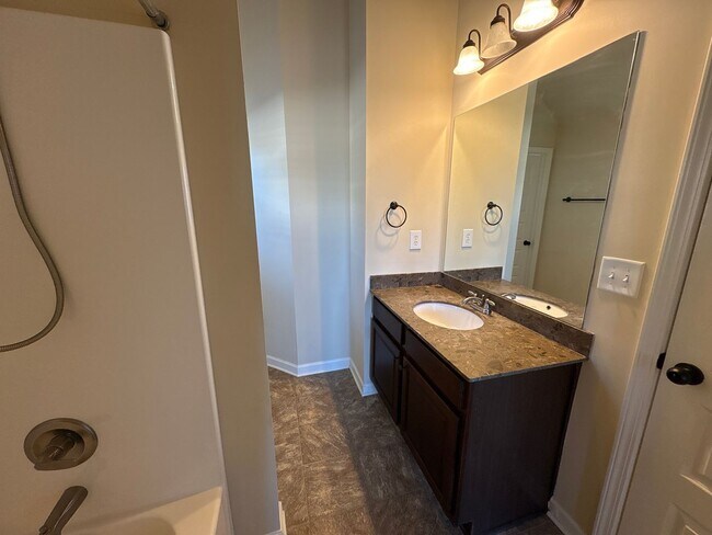 Building Photo - 4464 Grove Landing Dr