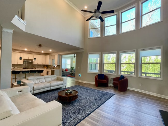 Building Photo - 6060 Ashborough Park