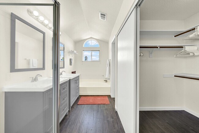 Building Photo - Reduced Rent: