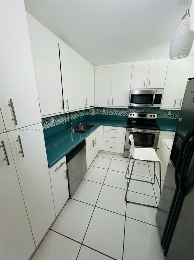 Building Photo - 6450 Collins Ave