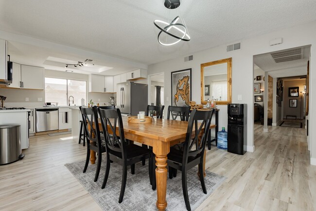 Building Photo - Fully Furnished single story home in Las Vegas with STYLE!